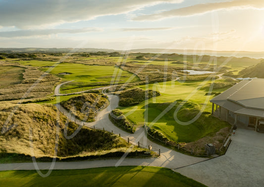 Barnboogle Lost Farm 1st Hole & Clubhouse